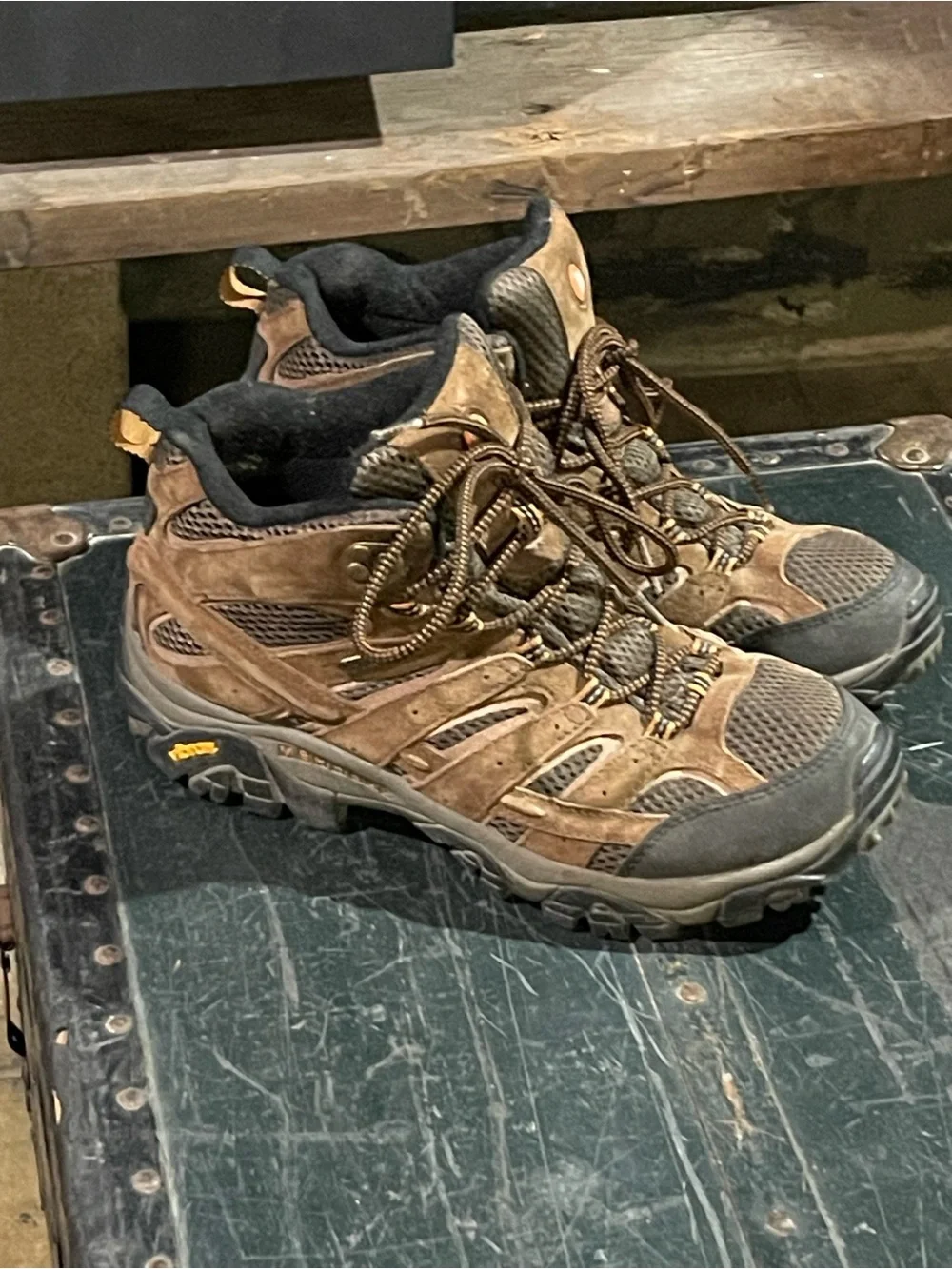 Merrell Moab 2 Mid Waterproof Hiking Boots Mens 8 Earth Brown Suede Outdoor